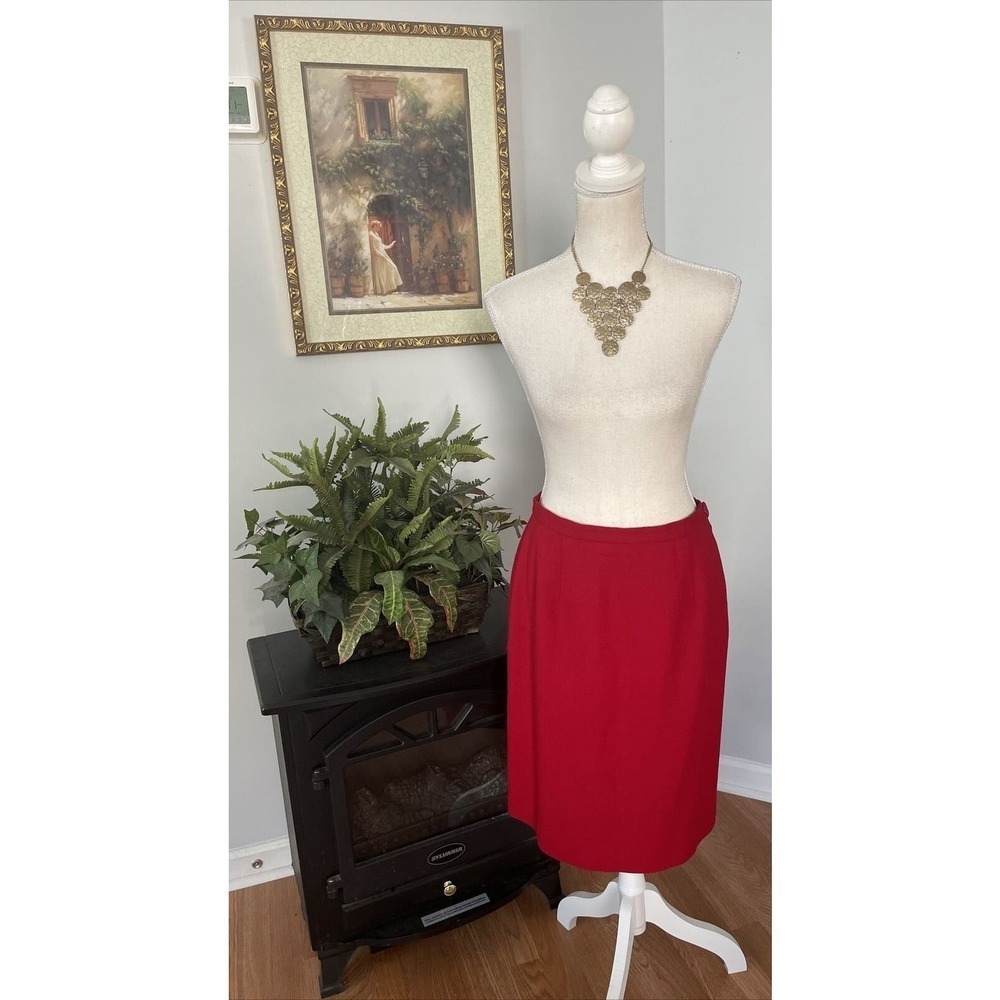 Jones New York 100 % Wool Size 10 Knee Length Skirt Red Lined Zipper‎ Side USA